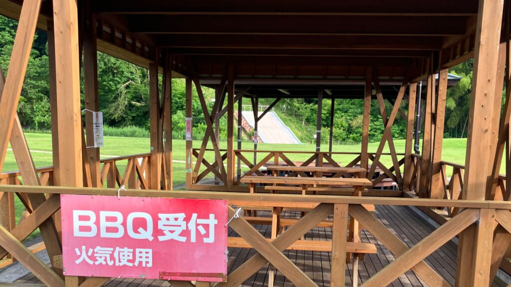 トリムの森　屋根付き休憩所