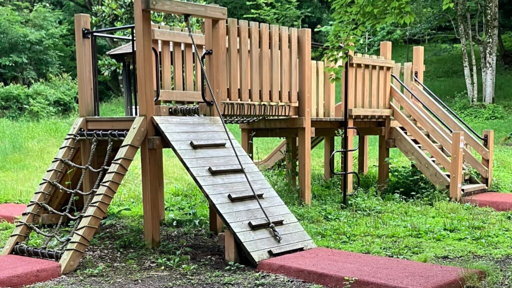 トリムの森 新潟の木製アスレチック遊具